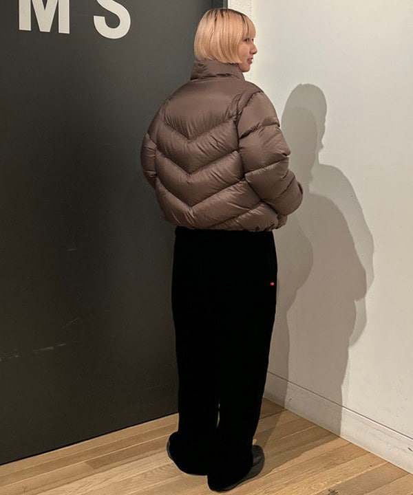 佐藤 亜美さんの「BEAMS WOMEN｜【別注】SIERRA DESIGNS / 2WAY ショート ダウン 25FW」を使ったコーディネート