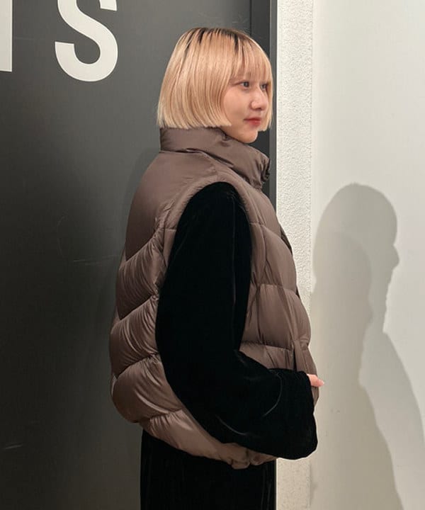 佐藤 亜美さんの「BEAMS WOMEN｜【別注】SIERRA DESIGNS / 2WAY ショート ダウン 25FW」を使ったコーディネート
