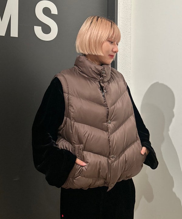 佐藤 亜美さんの「BEAMS WOMEN｜【別注】SIERRA DESIGNS / 2WAY ショート ダウン 25FW」を使ったコーディネート