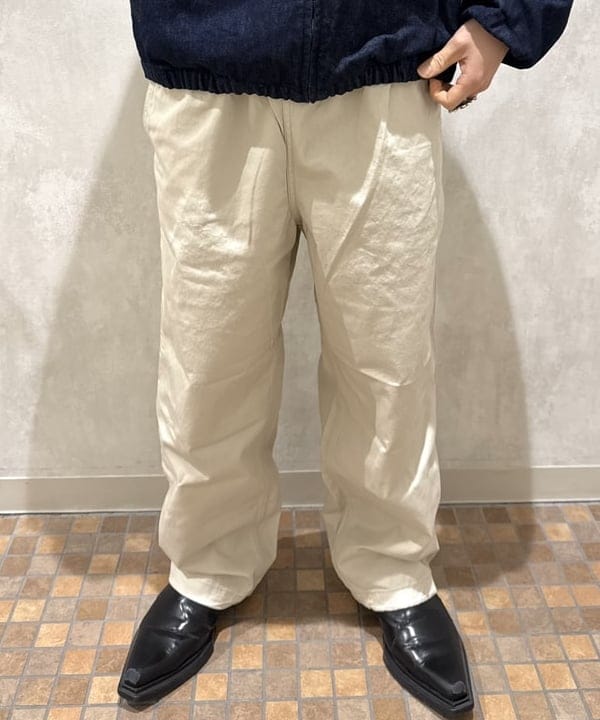 配島 孝明さんの「BEAMS WOMEN｜リラックスフィット ベーシック ツイル イージーパンツ」を使ったコーディネート