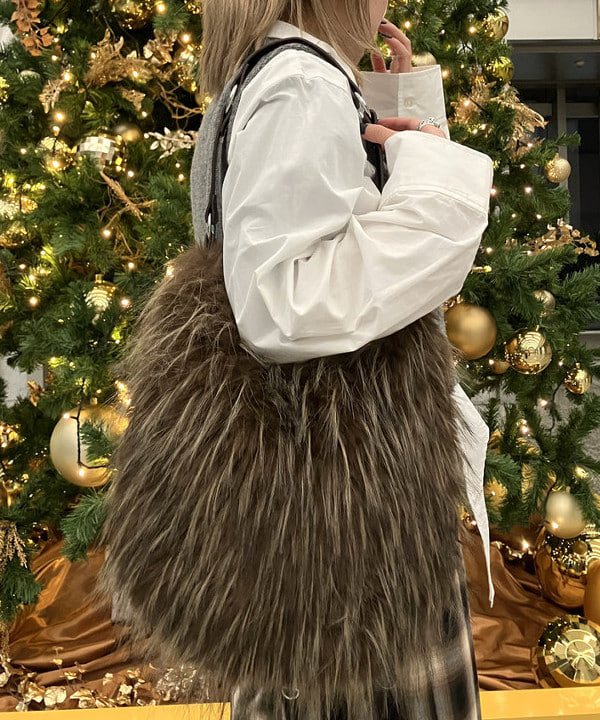 まゆちゃんさんの「BEAMS WOMEN｜ガーターベルト シャツ」を使ったコーディネート