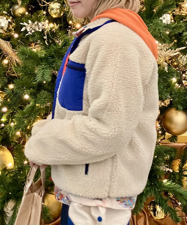 小原 もこさんの「BEAMS WOMEN｜フレア デニム パンツ」を使ったコーディネート