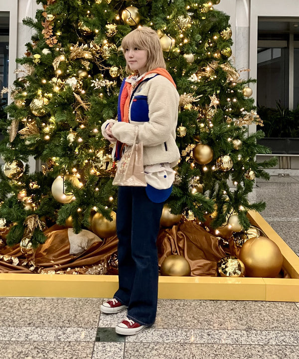 小原 もこさんの「BEAMS WOMEN｜フレア デニム パンツ」を使ったコーディネート