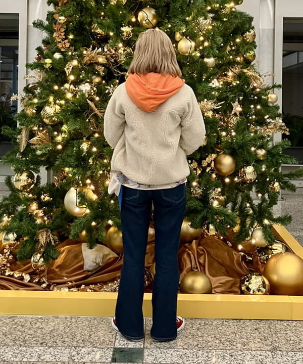 小原 もこさんの「BEAMS WOMEN｜フレア デニム パンツ」を使ったコーディネート