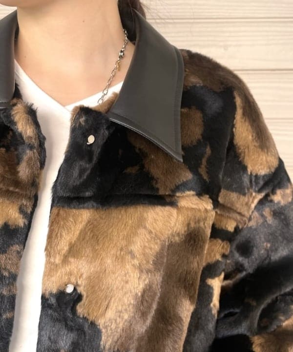 カタヤマ アヤさんの「BEAMS WOMEN｜RBS / フェイクファー ステンカラー コート」を使ったコーディネート