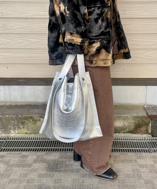 カタヤマ アヤさんの「BEAMS WOMEN｜RBS / フェイクファー ステンカラー コート」を使ったコーディネート