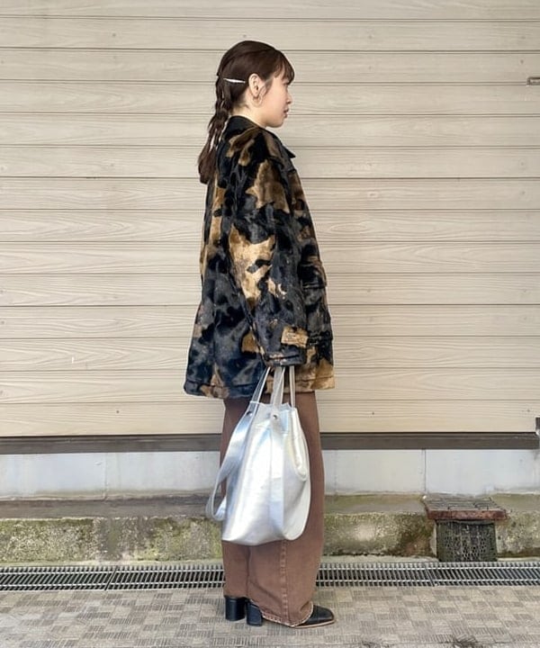 カタヤマ アヤさんの「BEAMS WOMEN｜RBS / フェイクファー ステンカラー コート」を使ったコーディネート