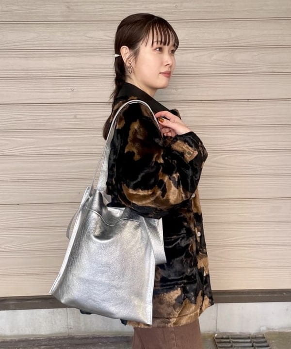 カタヤマ アヤさんの「BEAMS WOMEN｜RBS / フェイクファー ステンカラー コート」を使ったコーディネート