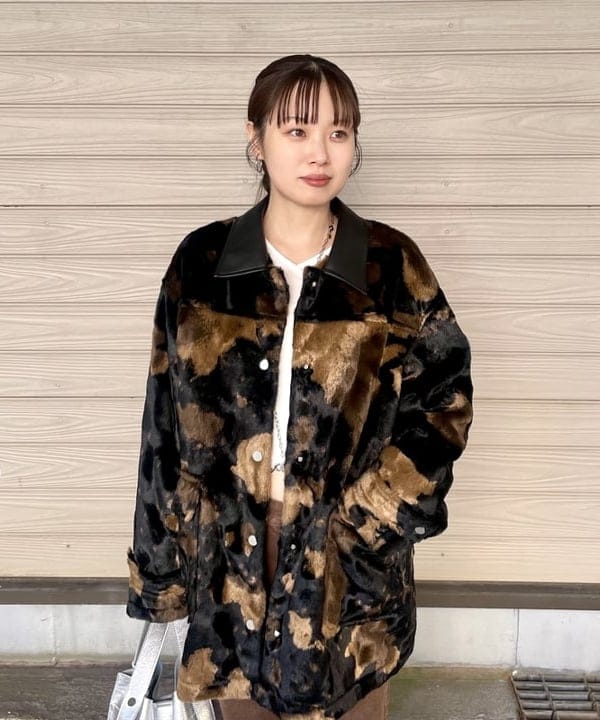 カタヤマ アヤさんの「BEAMS WOMEN｜RBS / フェイクファー ステンカラー コート」を使ったコーディネート