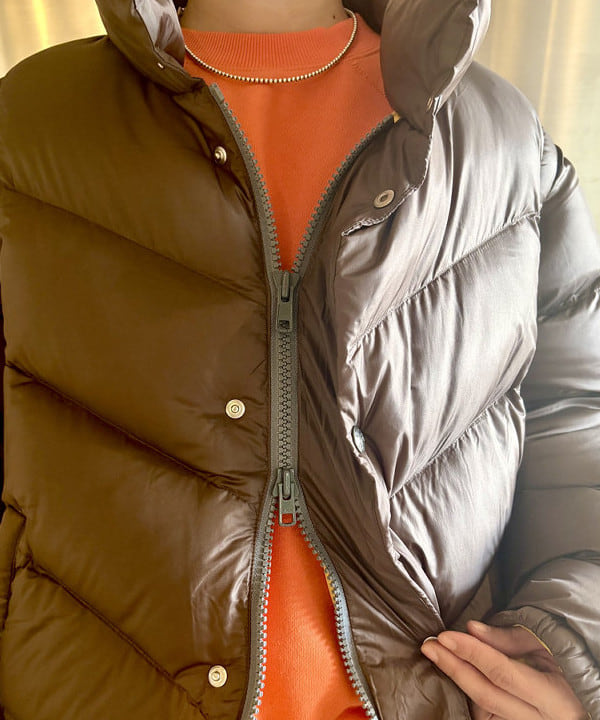 みりさんの「【別注】SIERRA DESIGNS / 2WAY ショート ダウン 25FW」を使ったコーディネート