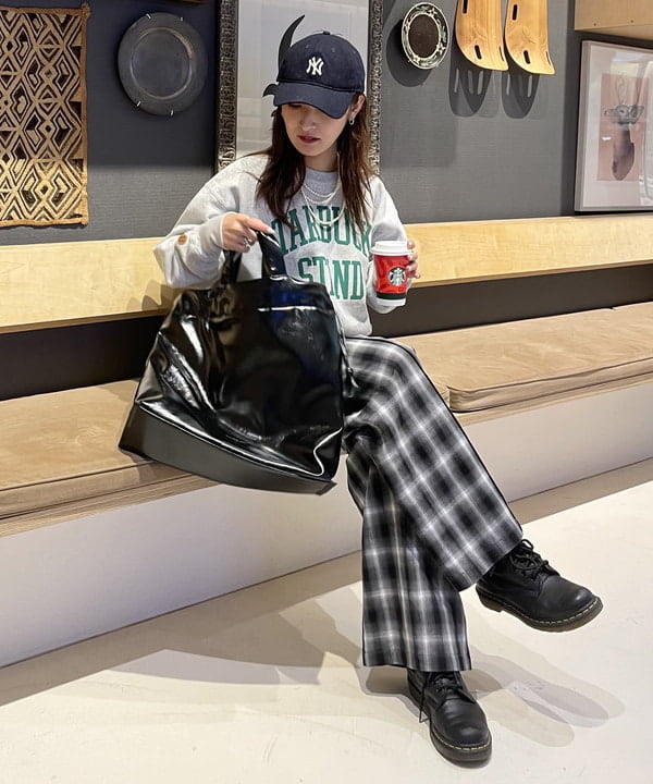 松本 佳菜子さんの「BEAMS WOMEN｜ビッグ マルチ トート」を使ったコーディネート