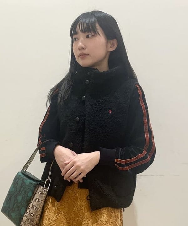 加歩さんの「BEAMS WOMEN｜Gymphlex / フーデッド ボア ベスト」を使ったコーディネート