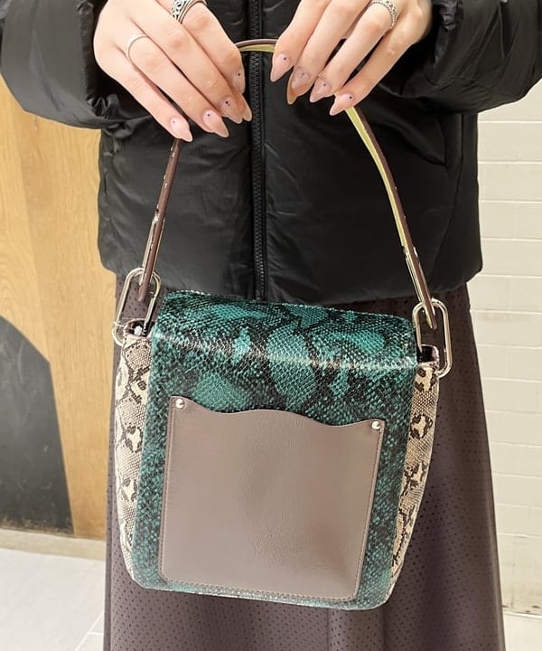 江口 息吹さんの「BEAMS WOMEN｜ニット ファー ワッチ」を使ったコーディネート