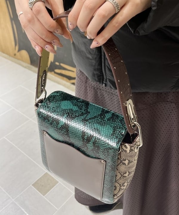 江口 息吹さんの「BEAMS WOMEN｜ニット ファー ワッチ」を使ったコーディネート