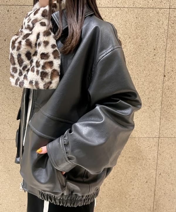 カタヤマ アヤさんの「BEAMS WOMEN｜フェイクレザー フライト ジャケット」を使ったコーディネート