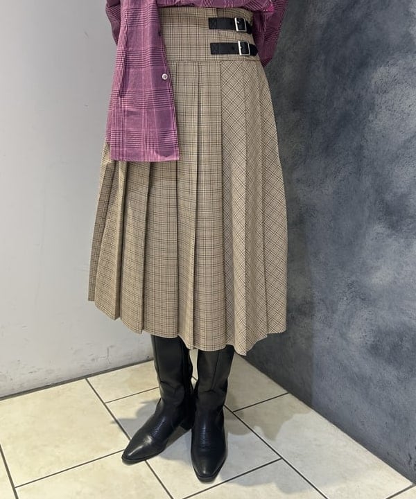 ハルカさんの「BEAMS WOMEN｜チェック キルト ミディスカート」を使ったコーディネート
