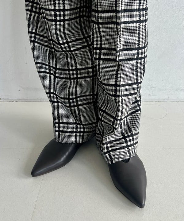 中丸　栞さんの「BEAMS WOMEN｜AK+1 / ダウン ベスト」を使ったコーディネート