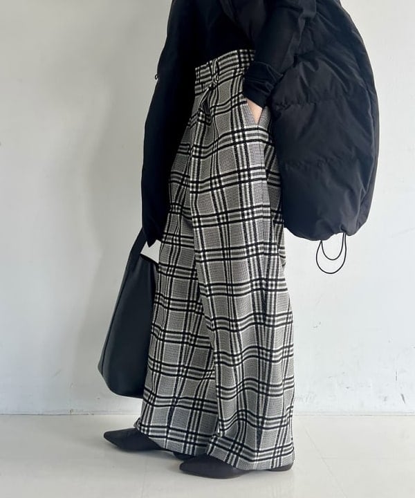 中丸　栞さんの「BEAMS WOMEN｜AK+1 / ダウン ベスト」を使ったコーディネート