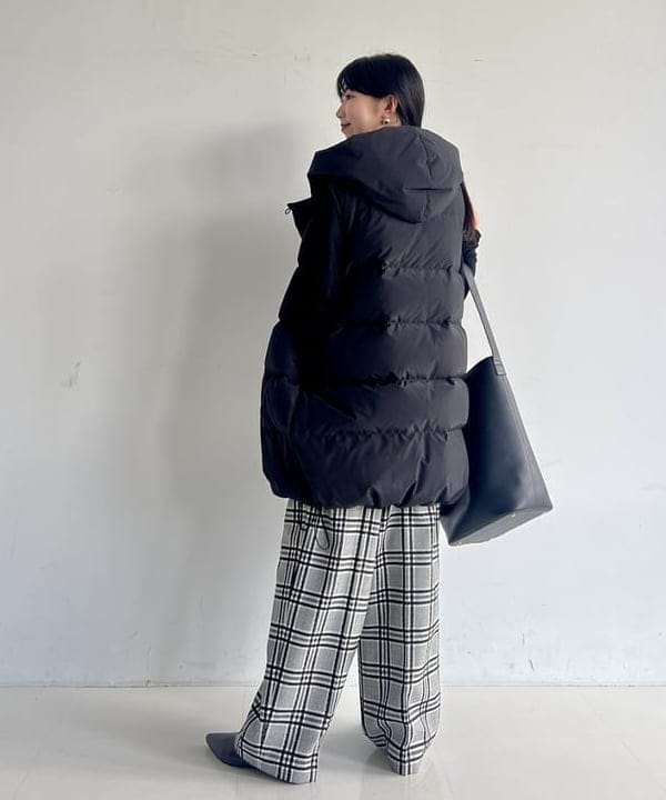 中丸　栞さんの「BEAMS WOMEN｜AK+1 / ダウン ベスト」を使ったコーディネート