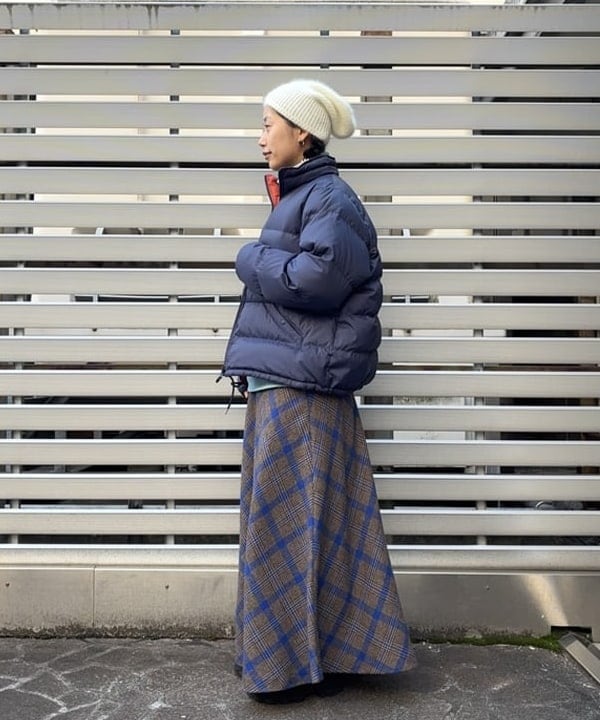 オカモト ミサキさんの「BEAMS WOMEN｜リバーシブル ダウン ジャケット」を使ったコーディネート