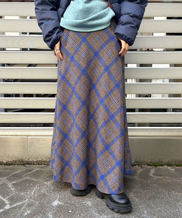 オカモト ミサキさんの「BEAMS WOMEN｜リバーシブル ダウン ジャケット」を使ったコーディネート