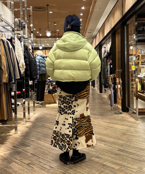 マツモト アカネさんの「BEAMS WOMEN｜【別注】Marmot / ショート ダウンジャケット」を使ったコーディネート