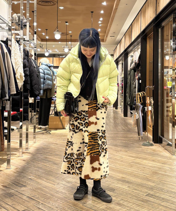 マツモト アカネさんの「BEAMS WOMEN｜【別注】Marmot / ショート ダウンジャケット」を使ったコーディネート