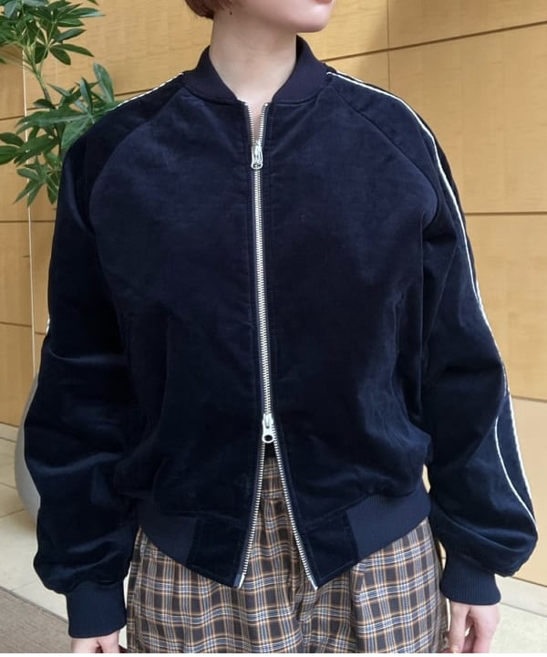 Hazukiさんの「BEAMS WOMEN｜リラックスフィット ベロア スカジャン」を使ったコーディネート