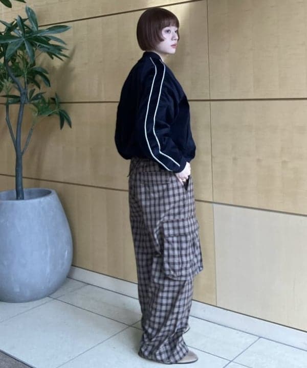 Hazukiさんの「BEAMS WOMEN｜リラックスフィット ベロア スカジャン」を使ったコーディネート