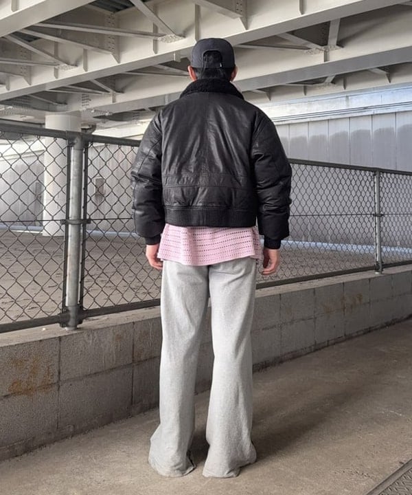 しゅうとさんの「BEAMS WOMEN｜ワイドショートフィット G-1 シープレザー ダウンジャケット」を使ったコーディネート