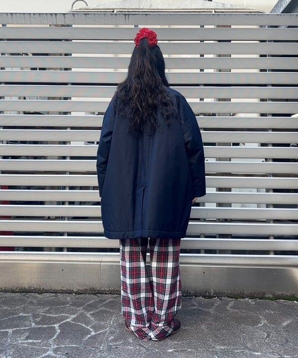 チナツさんの「BEAMS WOMEN｜コットン ポリエステル シャンブレー ステンカラー コート」を使ったコーディネート