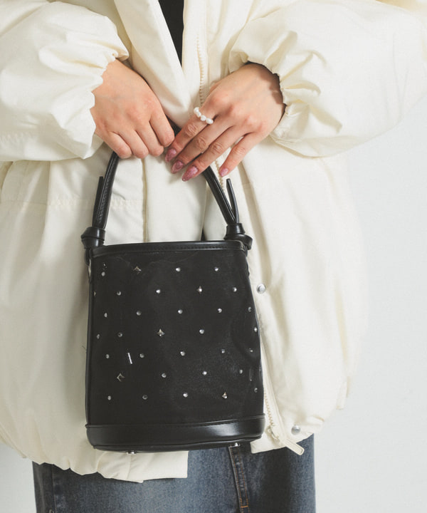 りかちょび/岸本梨佳さんの「BEAMS WOMEN｜デニム サイド スタッズ スカート」を使ったコーディネート