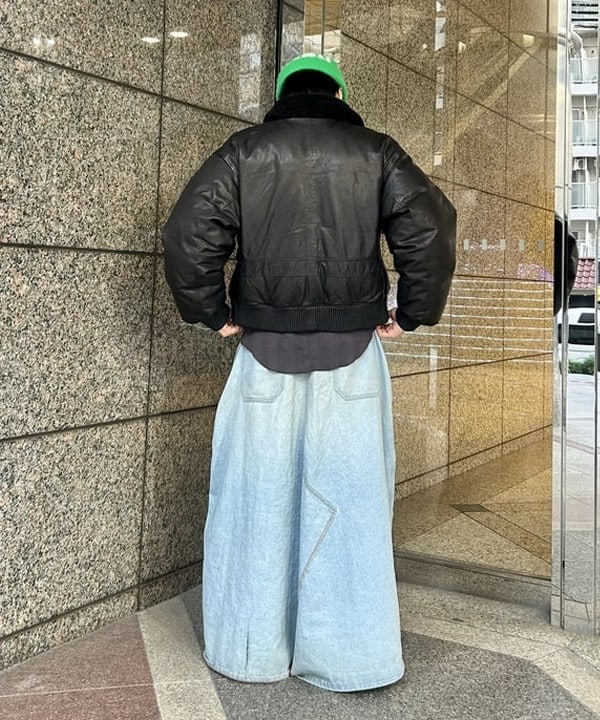 大野 拓海さんの「BEAMS WOMEN｜ワイドショートフィット G-1 シープレザー ダウンジャケット」を使ったコーディネート