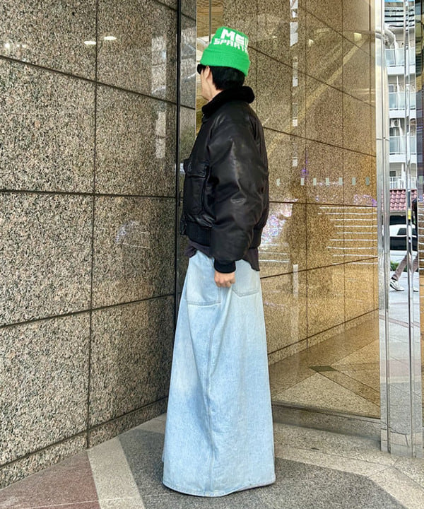 大野 拓海さんの「BEAMS WOMEN｜ワイドショートフィット G-1 シープレザー ダウンジャケット」を使ったコーディネート