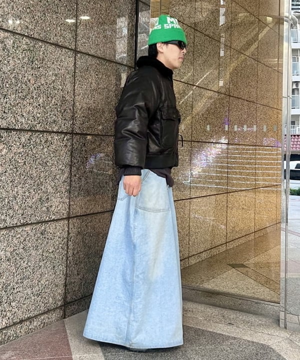 大野 拓海さんの「BEAMS WOMEN｜ワイドショートフィット G-1 シープレザー ダウンジャケット」を使ったコーディネート