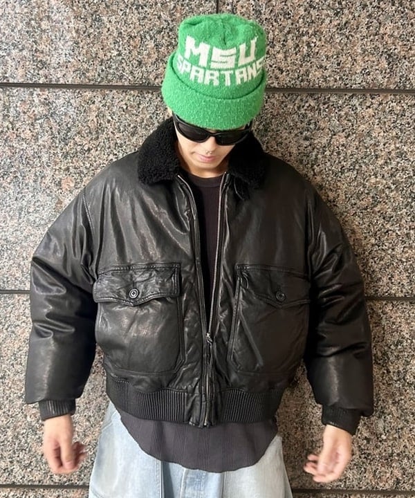 大野 拓海さんの「BEAMS WOMEN｜ワイドショートフィット G-1 シープレザー ダウンジャケット」を使ったコーディネート