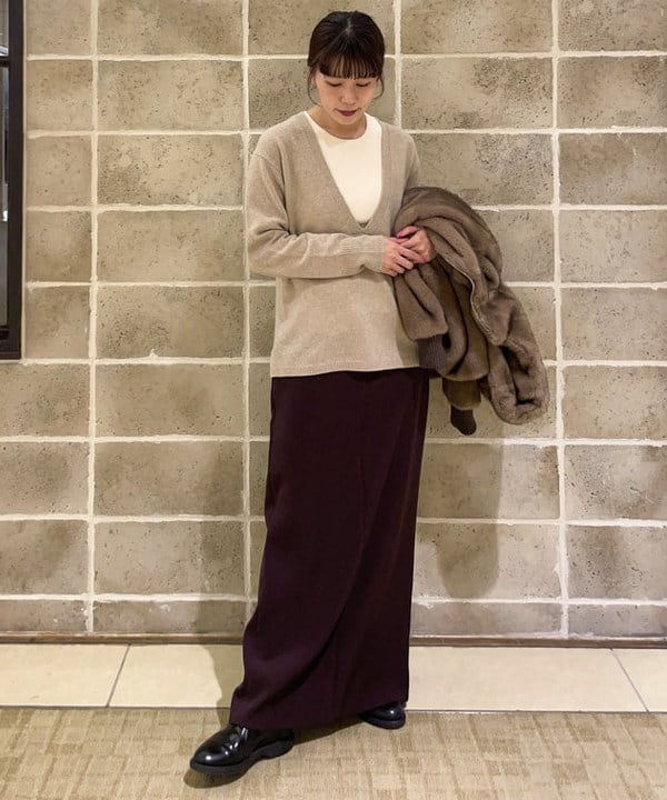 SAKAIさんの「BEAMS WOMEN｜Vネックニット タンクトップ 2WAY セット」を使ったコーディネート