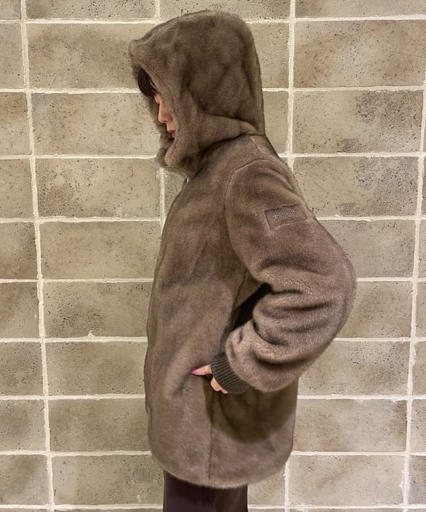 SAKAIさんの「BEAMS WOMEN｜Vネックニット タンクトップ 2WAY セット」を使ったコーディネート