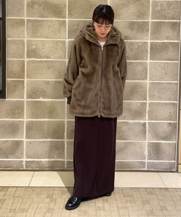 SAKAIさんの「BEAMS WOMEN｜Vネックニット タンクトップ 2WAY セット」を使ったコーディネート