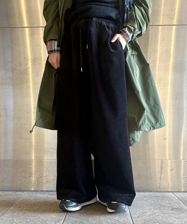 みりさんの「ベロア ワイド スウェット パンツ」を使ったコーディネート