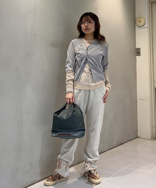 ナツハさんの「BEAMS WOMEN｜ヘム アレンジ スウェットパンツ」を使ったコーディネート