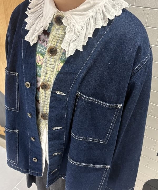 大石彩可さんの「BEAMS WOMEN｜ユーロ ヴィンテージ フリル シャツ」を使ったコーディネート