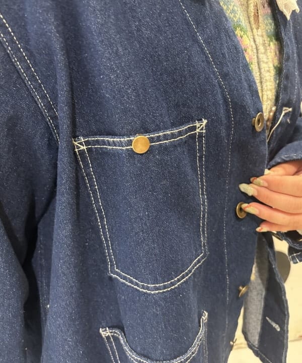 大石彩可さんの「BEAMS WOMEN｜ユーロ ヴィンテージ フリル シャツ」を使ったコーディネート