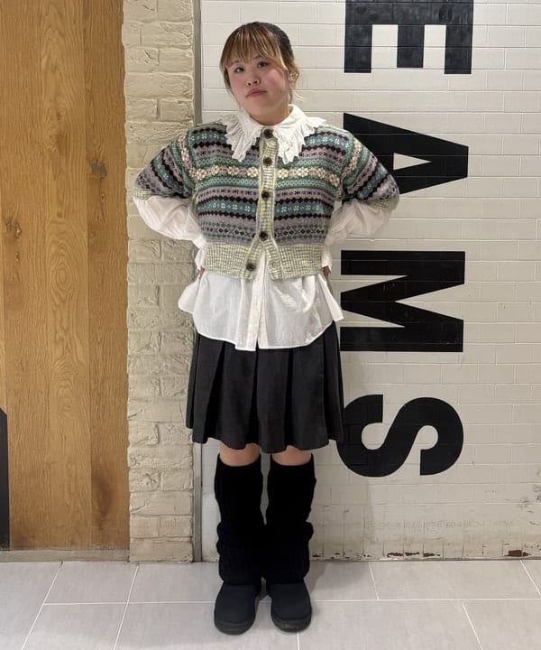 大石彩可さんの「BEAMS WOMEN｜ユーロ ヴィンテージ フリル シャツ」を使ったコーディネート