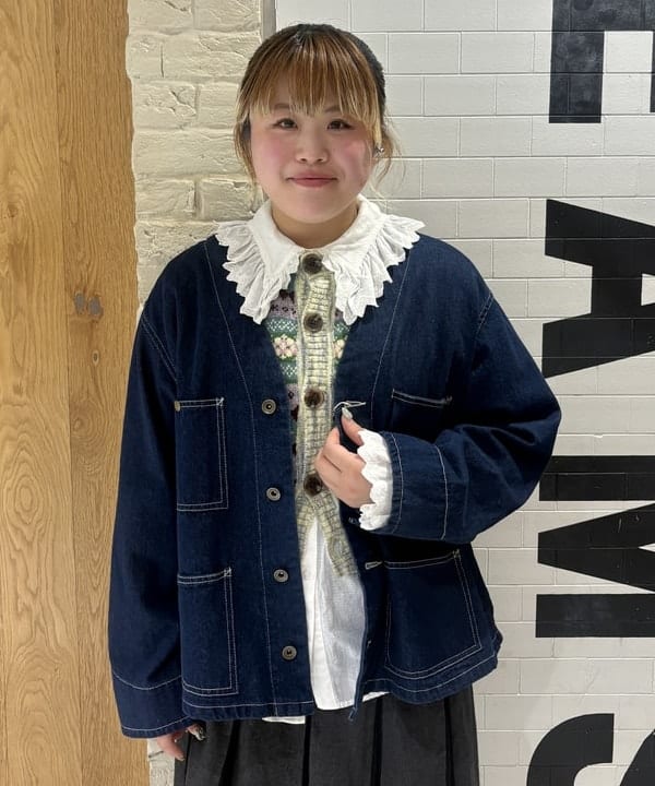 大石彩可さんの「BEAMS WOMEN｜ユーロ ヴィンテージ フリル シャツ」を使ったコーディネート