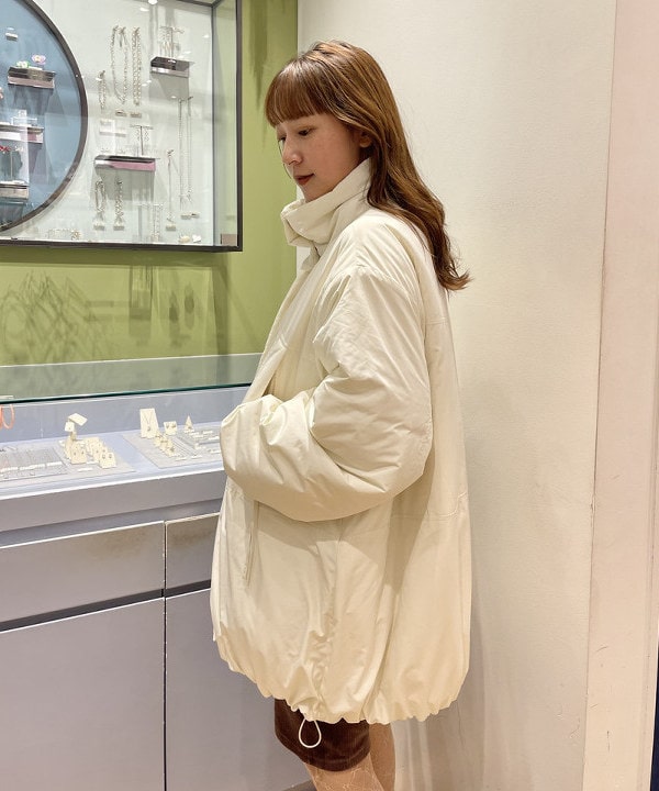 大木さんの「BEAMS WOMEN｜中綿 スタンドカラー ボリューム ブルゾン」を使ったコーディネート