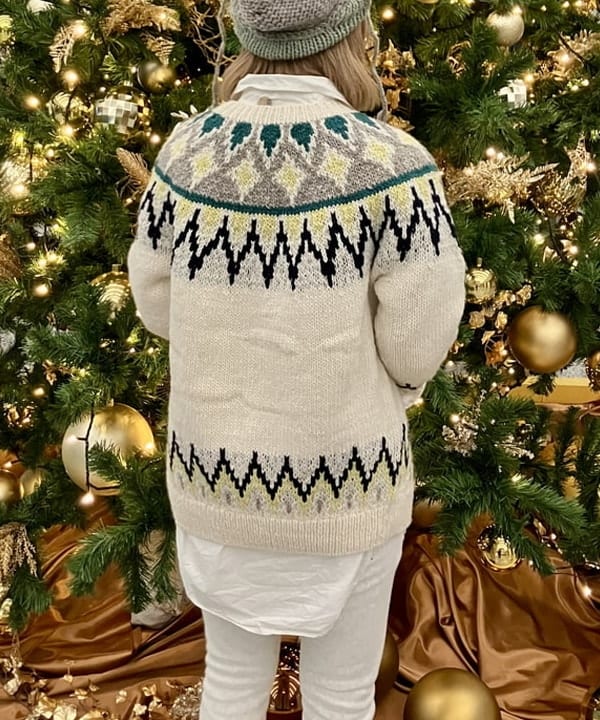 小原 もこさんの「BEAMS WOMEN｜ハンド ノルディック カーディガン」を使ったコーディネート