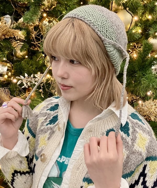 小原 もこさんの「BEAMS WOMEN｜ハンド ノルディック カーディガン」を使ったコーディネート