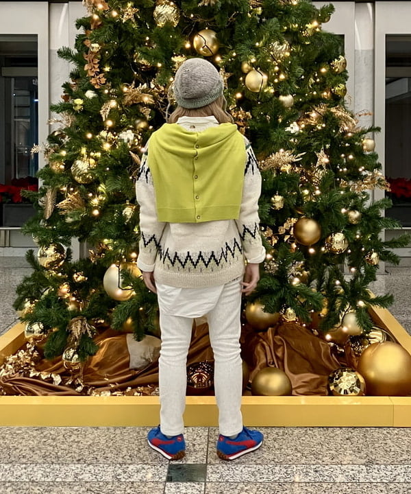 小原 もこさんの「BEAMS WOMEN｜ハンド ノルディック カーディガン」を使ったコーディネート