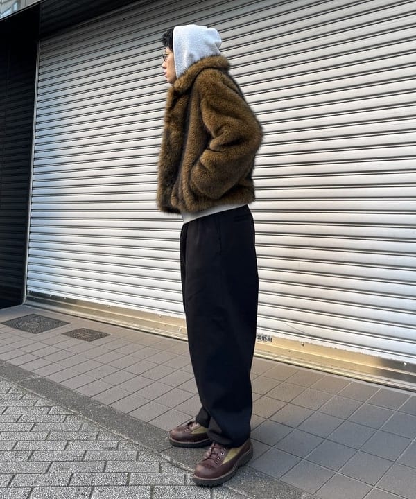 配島 孝明さんの「BEAMS WOMEN｜フェイクファー ショート ブルゾン」を使ったコーディネート